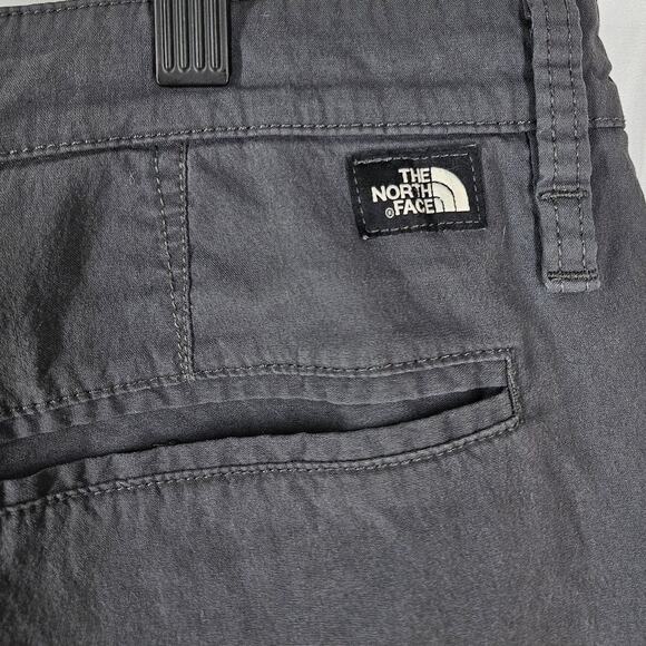 THE NORTH FACE MEN'S CHARCOAL ZIPPER LEG POCKET GRAY 8" SHORTS – SIZE 36 - Picture 4 of 13